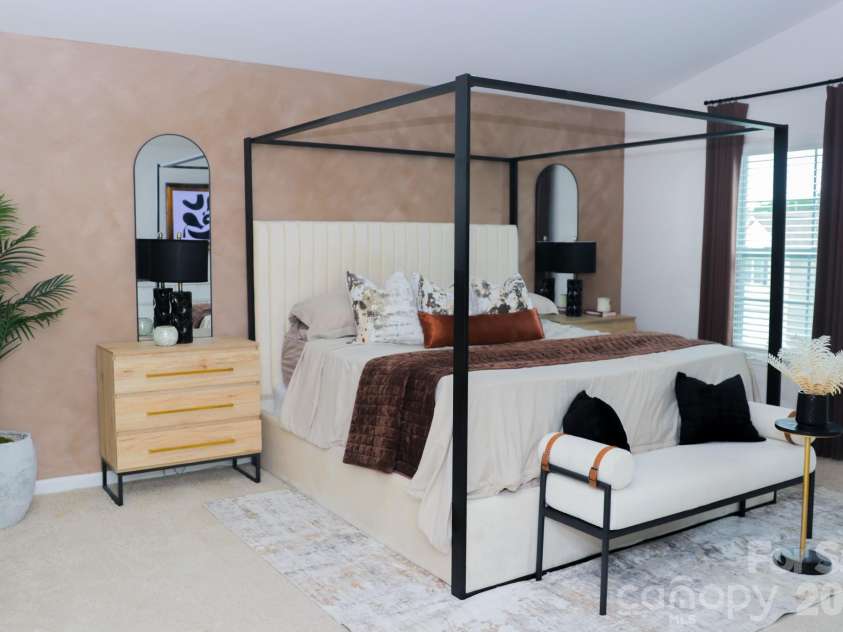 7121 Finnigan Road, Charlotte, NC 28215.  MLS# CAR4380735, YatesRealty ID 35043. 