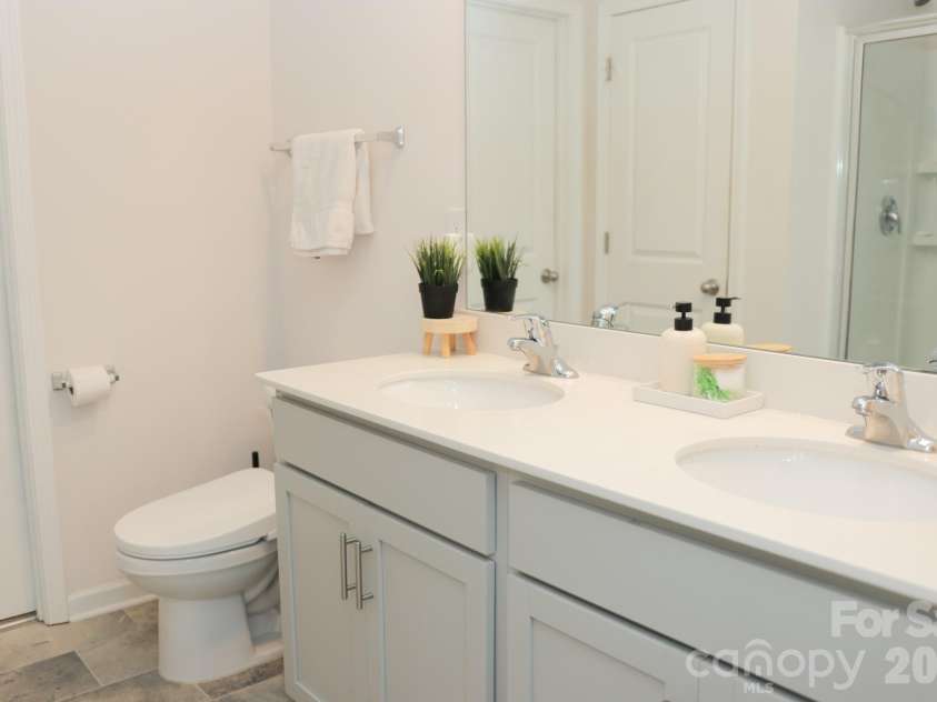 7121 Finnigan Road, Charlotte, NC 28215.  MLS# CAR4380735, YatesRealty ID 35043. 