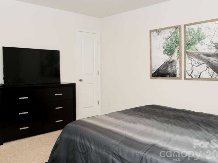7121 Finnigan Road, Charlotte, NC 28215.  MLS# CAR4380735, YatesRealty ID 35043. 