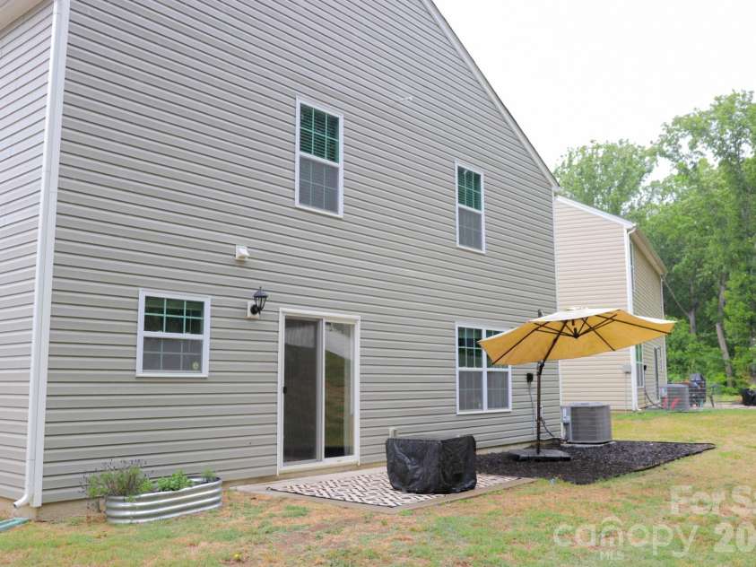 7121 Finnigan Road, Charlotte, NC 28215.  MLS# CAR4380735, YatesRealty ID 35043. 