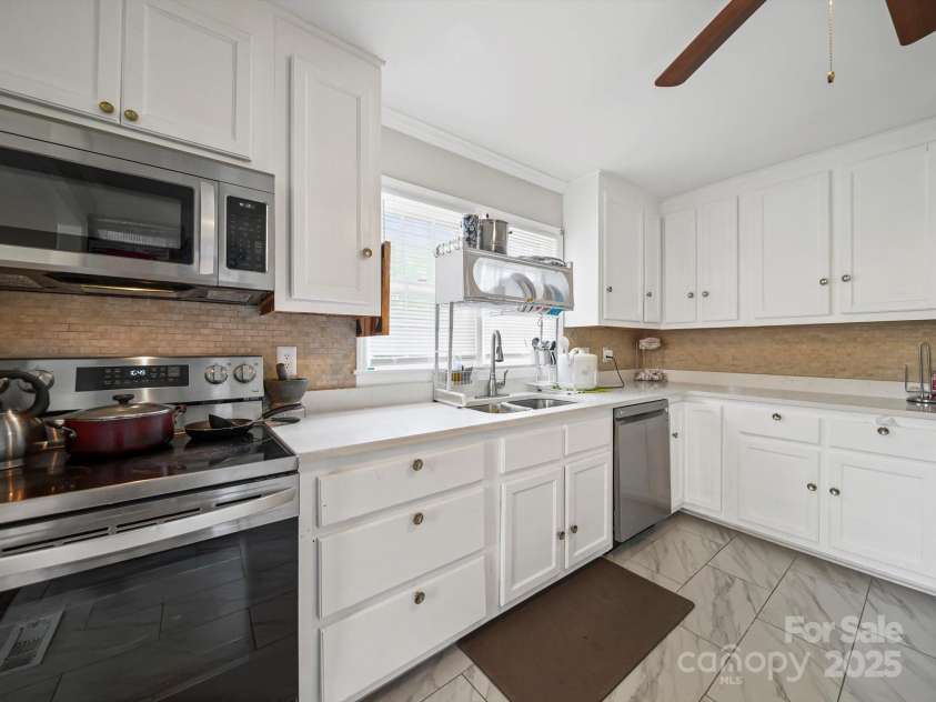 7335 Meadowdale Lane, Charlotte, NC 28212.  MLS# CAR4291836, YatesRealty ID 35043. 
