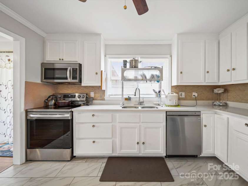 7335 Meadowdale Lane, Charlotte, NC 28212.  MLS# CAR4291836, YatesRealty ID 35043. 