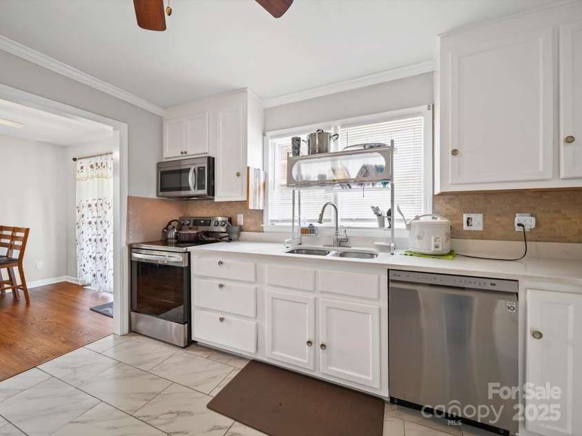 7335 Meadowdale Lane, Charlotte, NC 28212.  MLS# CAR4291836, YatesRealty ID 35043. 