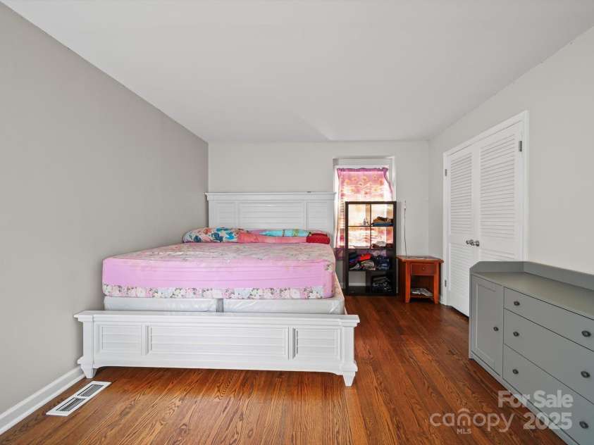 7335 Meadowdale Lane, Charlotte, NC 28212.  MLS# CAR4291836, YatesRealty ID 35043. 