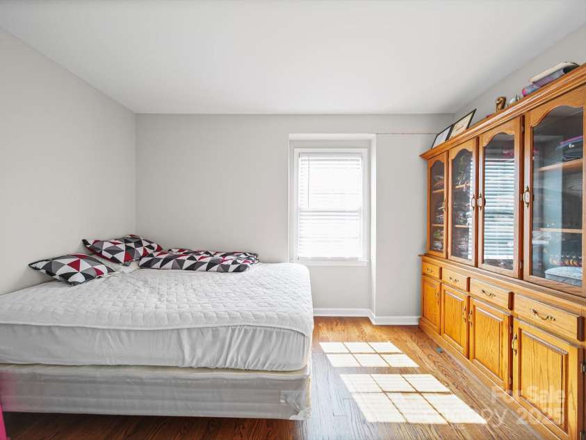 7335 Meadowdale Lane, Charlotte, NC 28212.  MLS# CAR4291836, YatesRealty ID 35043. 