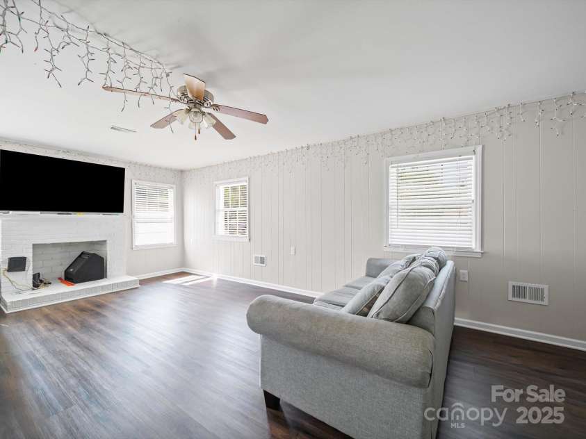 7335 Meadowdale Lane, Charlotte, NC 28212.  MLS# CAR4291836, YatesRealty ID 35043. 