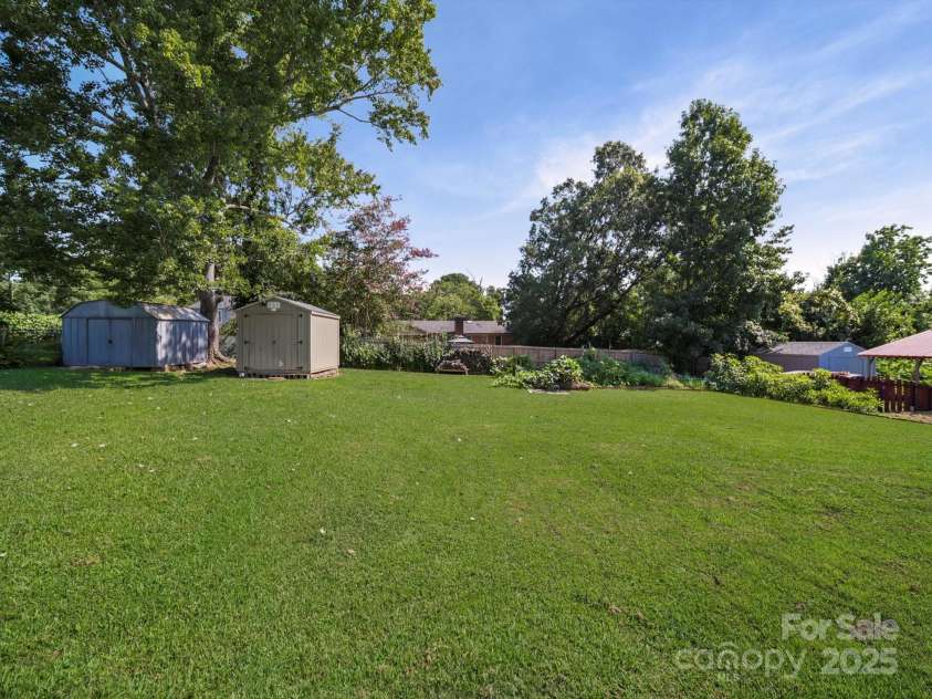 7335 Meadowdale Lane, Charlotte, NC 28212.  MLS# CAR4291836, YatesRealty ID 35043. 