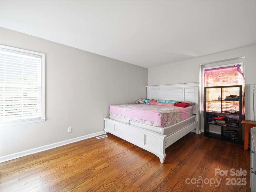 7335 Meadowdale Lane, Charlotte, NC 28212.  MLS# CAR4291836, YatesRealty ID 35043. Primary bedroom