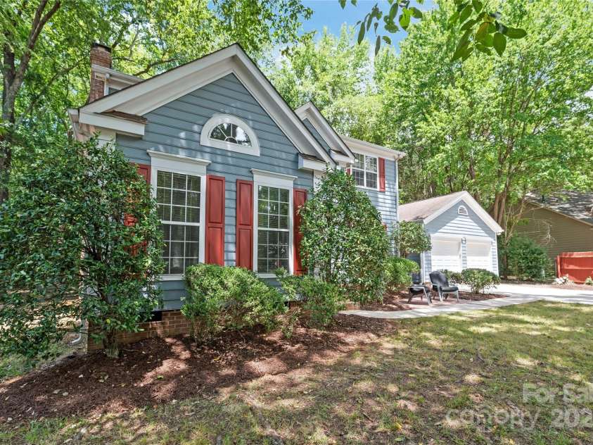 12802 Hedgeway Drive, Charlotte, NC 28278.  MLS# CAR4279462, YatesRealty ID 35046. 