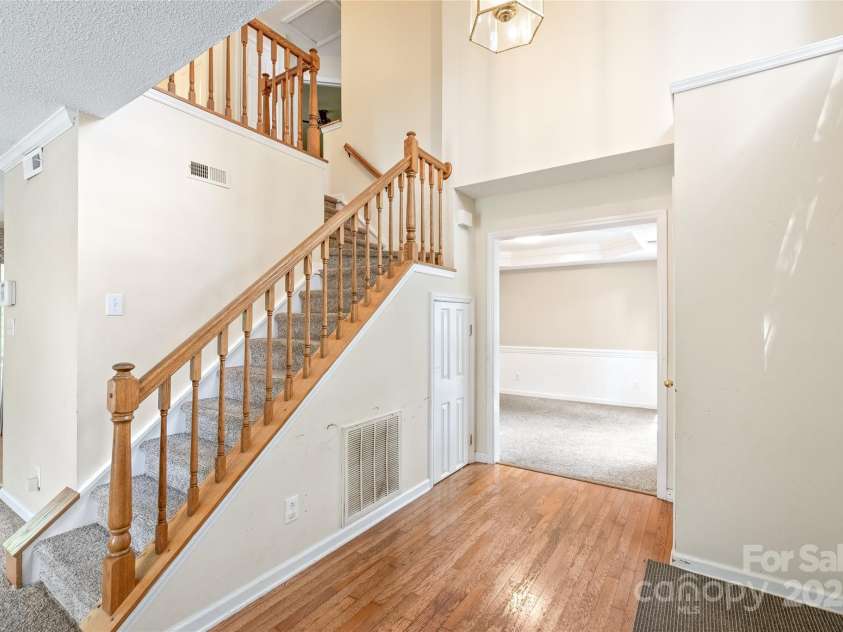 12802 Hedgeway Drive, Charlotte, NC 28278.  MLS# CAR4279462, YatesRealty ID 35046. 