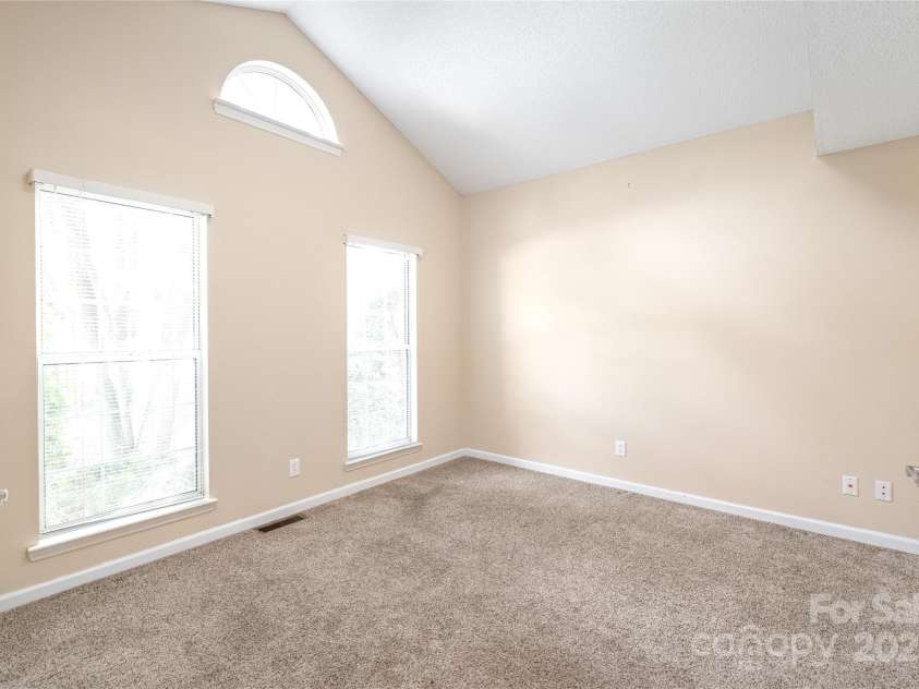 12802 Hedgeway Drive, Charlotte, NC 28278.  MLS# CAR4279462, YatesRealty ID 35046. 