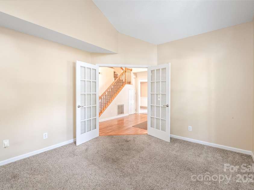 12802 Hedgeway Drive, Charlotte, NC 28278.  MLS# CAR4279462, YatesRealty ID 35046. 