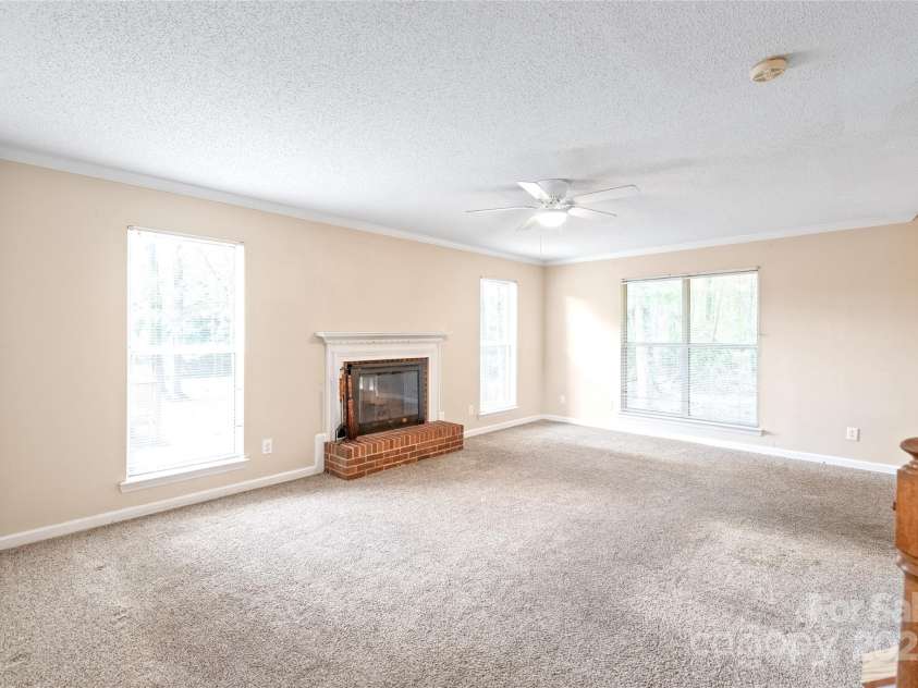 12802 Hedgeway Drive, Charlotte, NC 28278.  MLS# CAR4279462, YatesRealty ID 35046. 