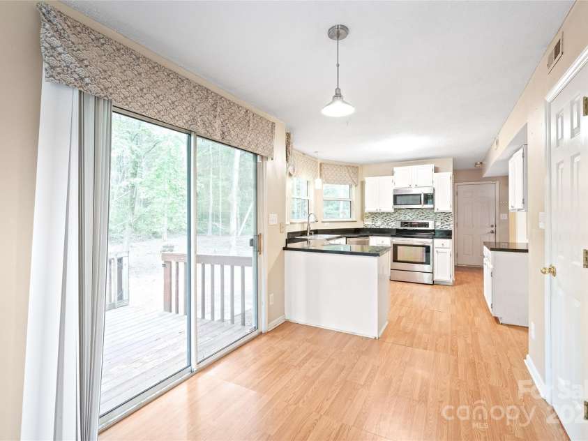 12802 Hedgeway Drive, Charlotte, NC 28278.  MLS# CAR4279462, YatesRealty ID 35046. 