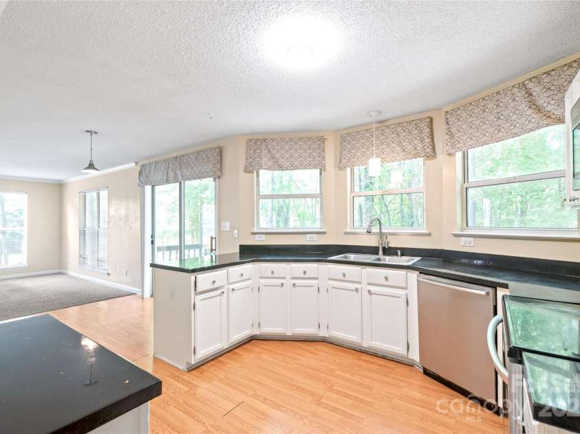 12802 Hedgeway Drive, Charlotte, NC 28278.  MLS# CAR4279462, YatesRealty ID 35046. 