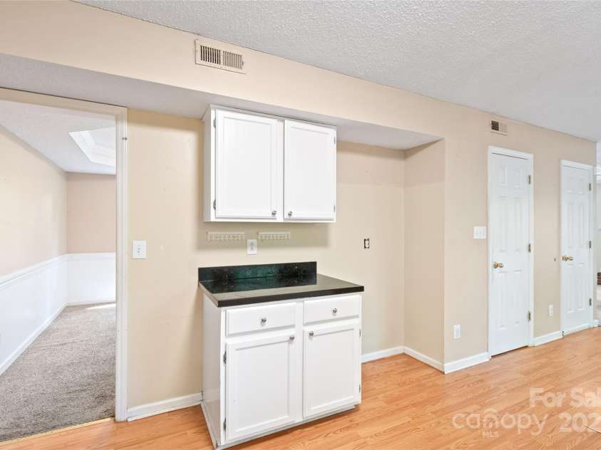 12802 Hedgeway Drive, Charlotte, NC 28278.  MLS# CAR4279462, YatesRealty ID 35046. 