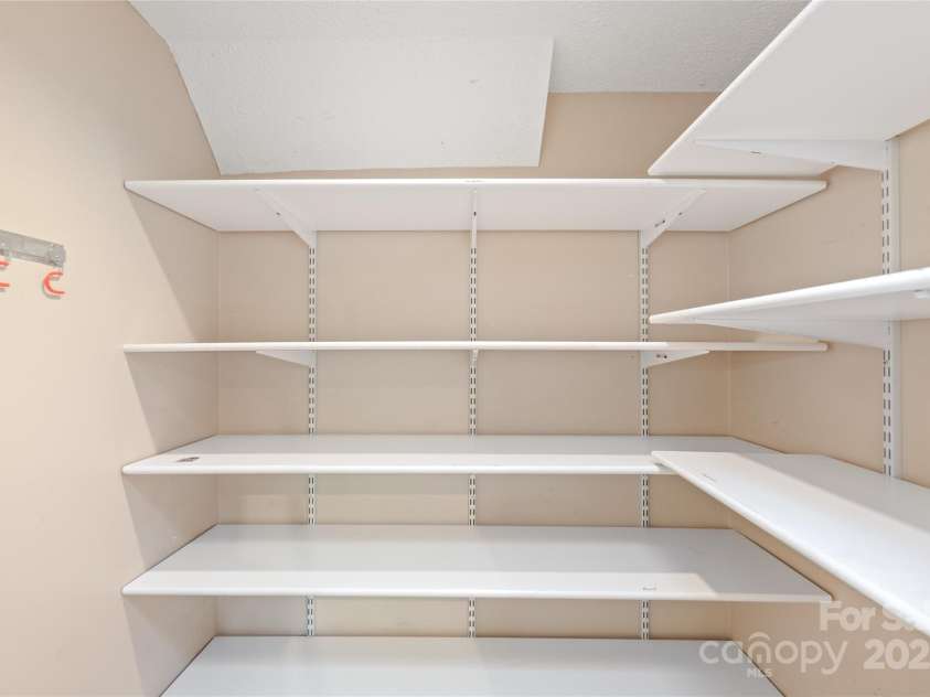 12802 Hedgeway Drive, Charlotte, NC 28278.  MLS# CAR4279462, YatesRealty ID 35046. 