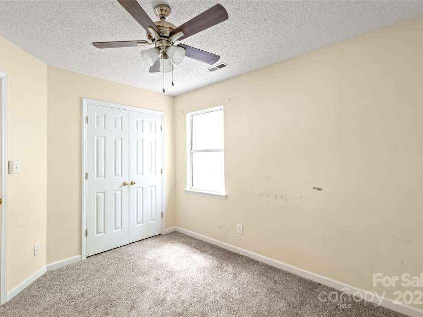 12802 Hedgeway Drive, Charlotte, NC 28278.  MLS# CAR4279462, YatesRealty ID 35046. 