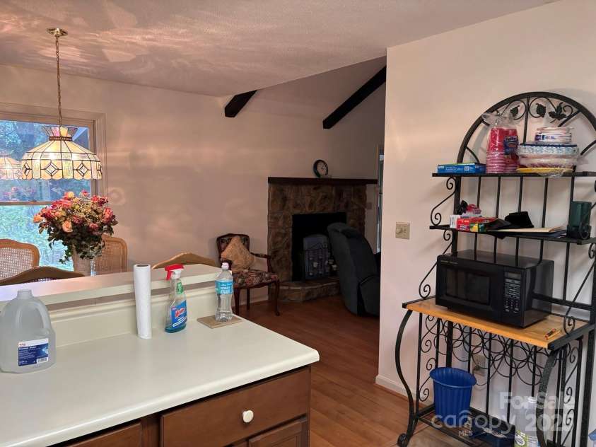 655 Overlook Drive, Spruce Pine, NC 28777.  MLS# CAR4310339, YatesRealty ID 3505. 