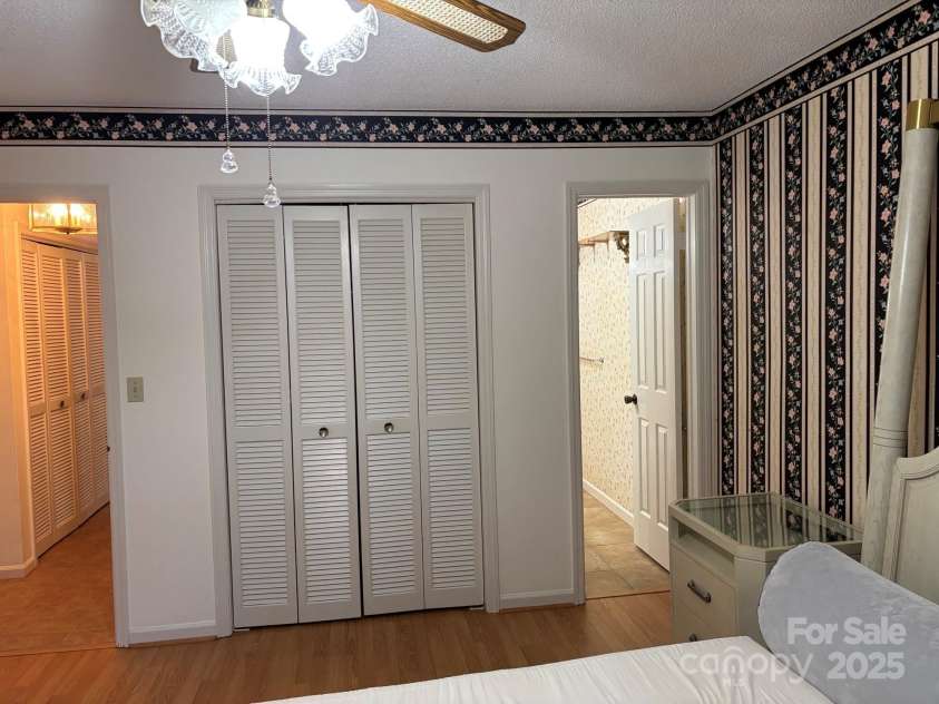 655 Overlook Drive, Spruce Pine, NC 28777.  MLS# CAR4310339, YatesRealty ID 3505. 