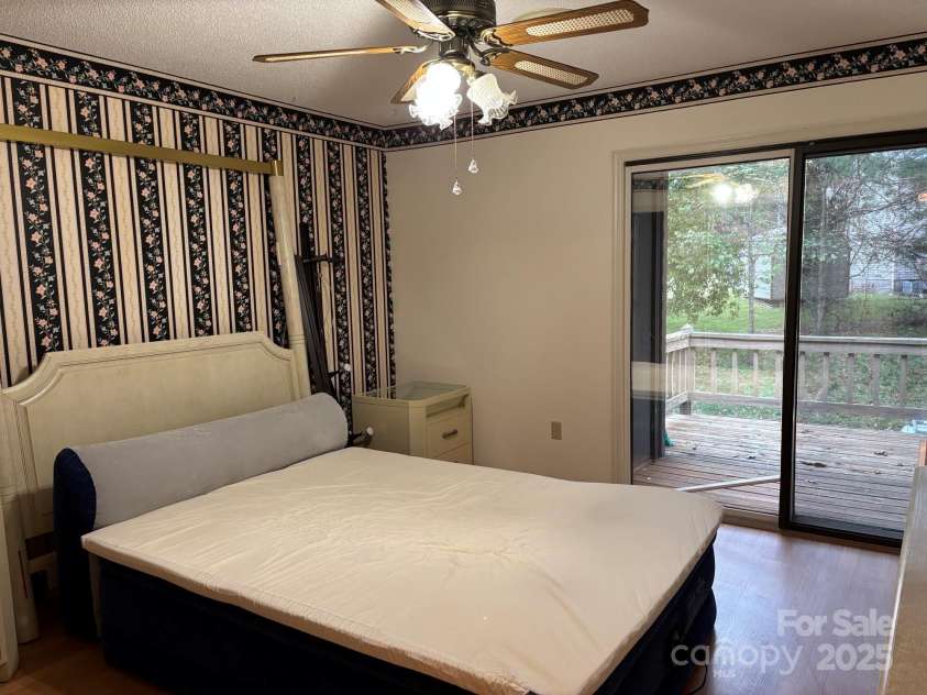 655 Overlook Drive, Spruce Pine, NC 28777.  MLS# CAR4310339, YatesRealty ID 3505. 