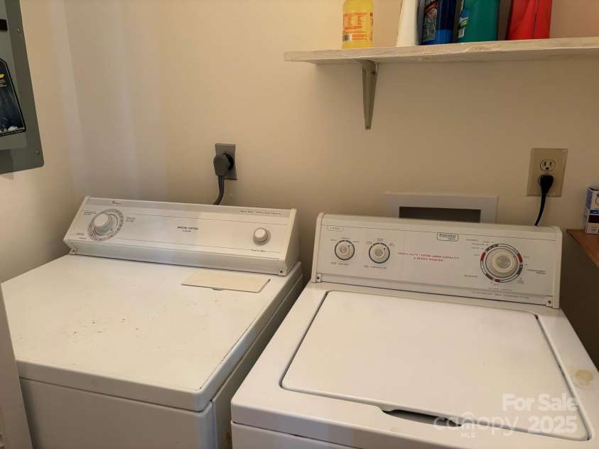 655 Overlook Drive, Spruce Pine, NC 28777.  MLS# CAR4310339, YatesRealty ID 3505. 