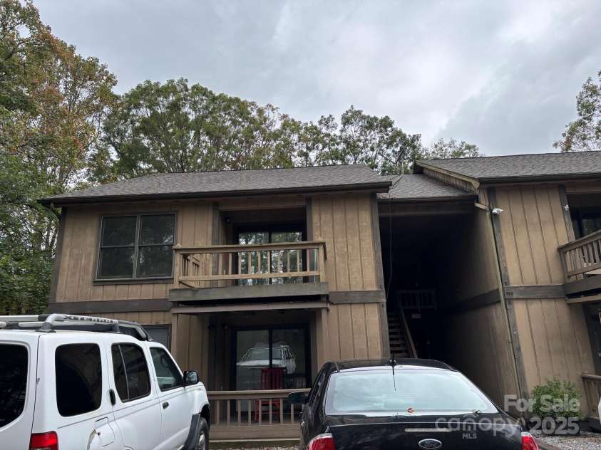 655 Overlook Drive, Spruce Pine, NC 28777.  MLS# CAR4310339, YatesRealty ID 3505. 