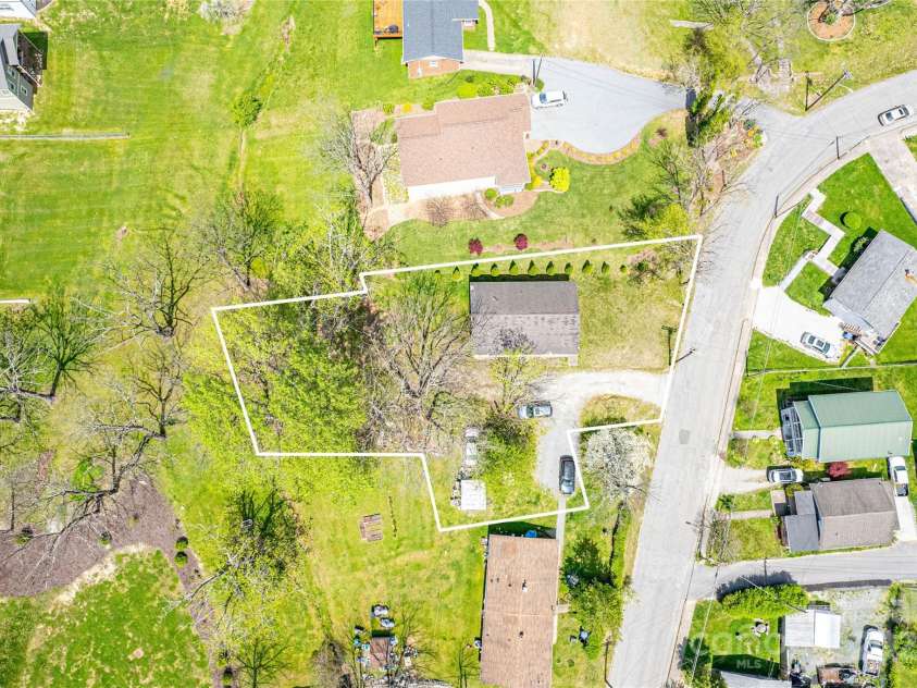 80 Carver Street, Brevard, NC 28712.  MLS# CAR4218723, YatesRealty ID 3505. 