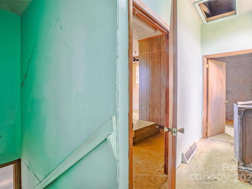 80 Carver Street, Brevard, NC 28712.  MLS# CAR4218723, YatesRealty ID 3505. 