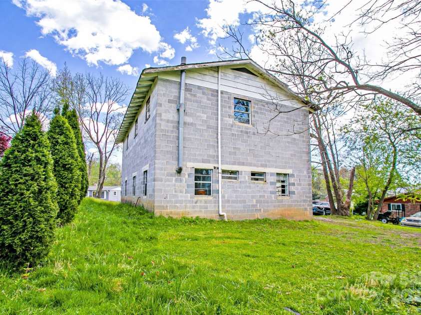 80 Carver Street, Brevard, NC 28712.  MLS# CAR4218723, YatesRealty ID 3505. 