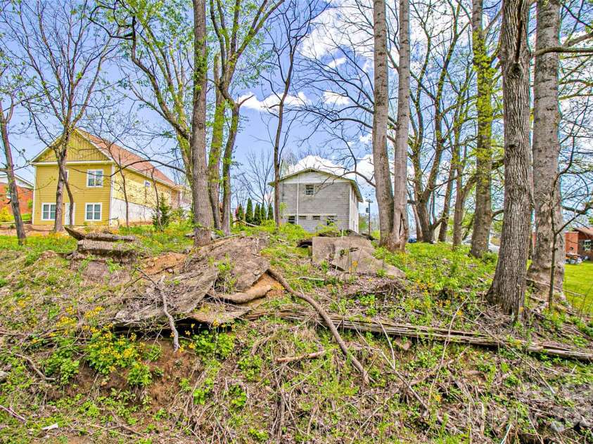 80 Carver Street, Brevard, NC 28712.  MLS# CAR4218723, YatesRealty ID 3505. 