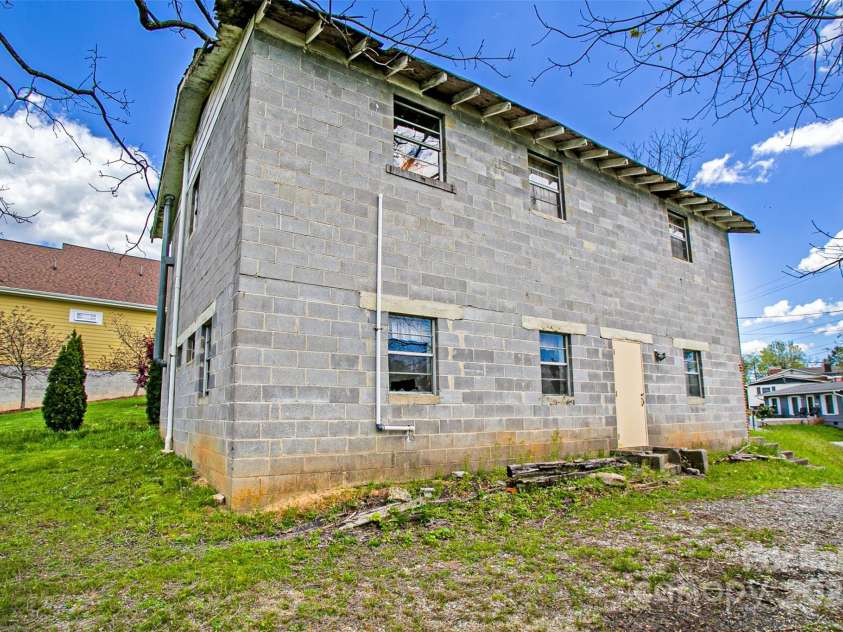 80 Carver Street, Brevard, NC 28712.  MLS# CAR4218723, YatesRealty ID 3505. 