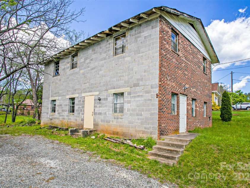 80 Carver Street, Brevard, NC 28712.  MLS# CAR4218723, YatesRealty ID 3505. 