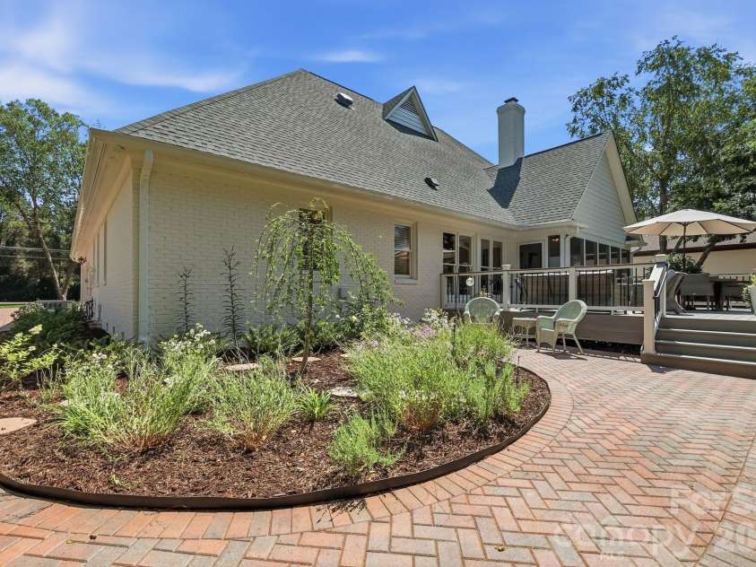 1136 Concord Road, Davidson, NC 28036.  MLS# CAR4397831, YatesRealty ID 35050. 