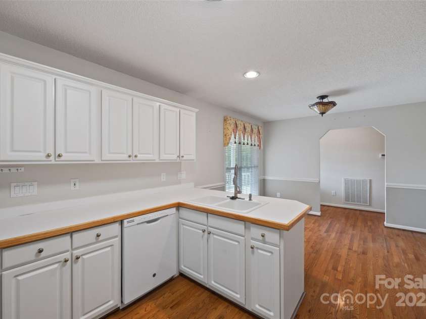 256 Victoria Circle, York, SC 29745.  MLS# CAR4296483, YatesRealty ID 35050. 