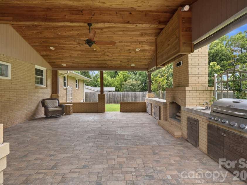 6108 Mallard Drive, Charlotte, NC 28227.  MLS# CAR4396420, YatesRealty ID 35051. 