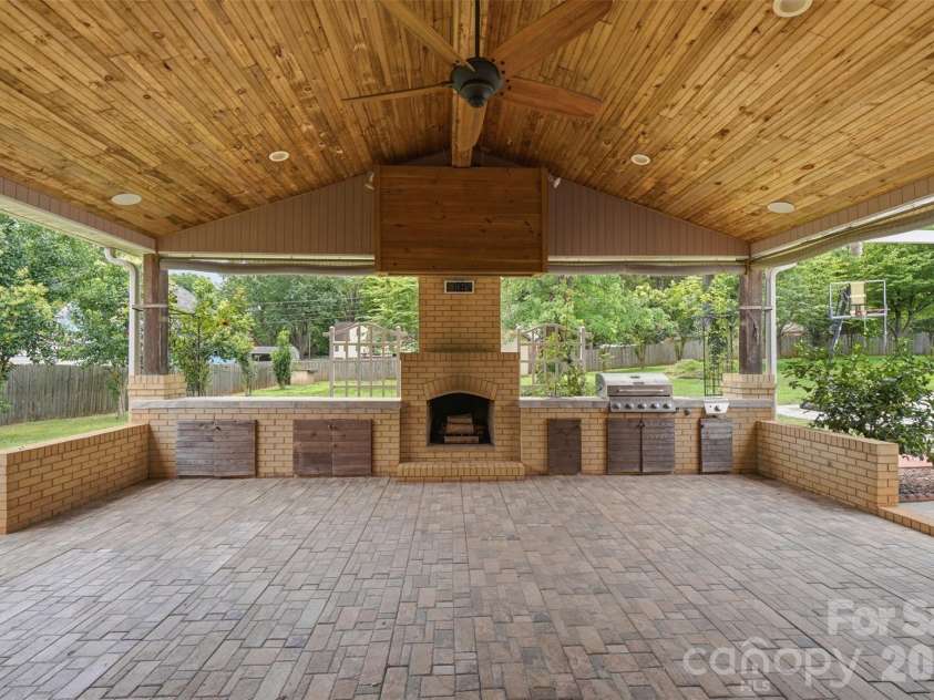6108 Mallard Drive, Charlotte, NC 28227.  MLS# CAR4396420, YatesRealty ID 35051. 