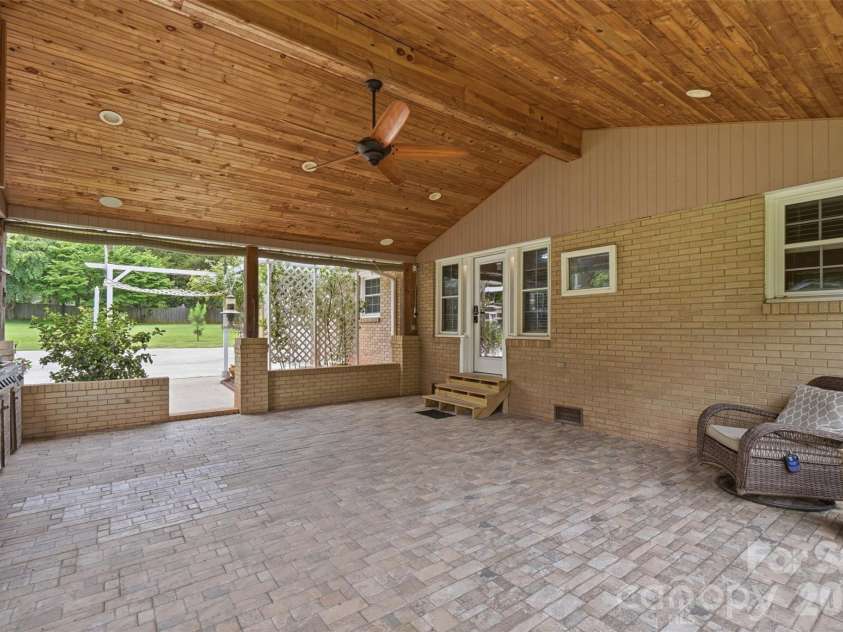 6108 Mallard Drive, Charlotte, NC 28227.  MLS# CAR4396420, YatesRealty ID 35051. 