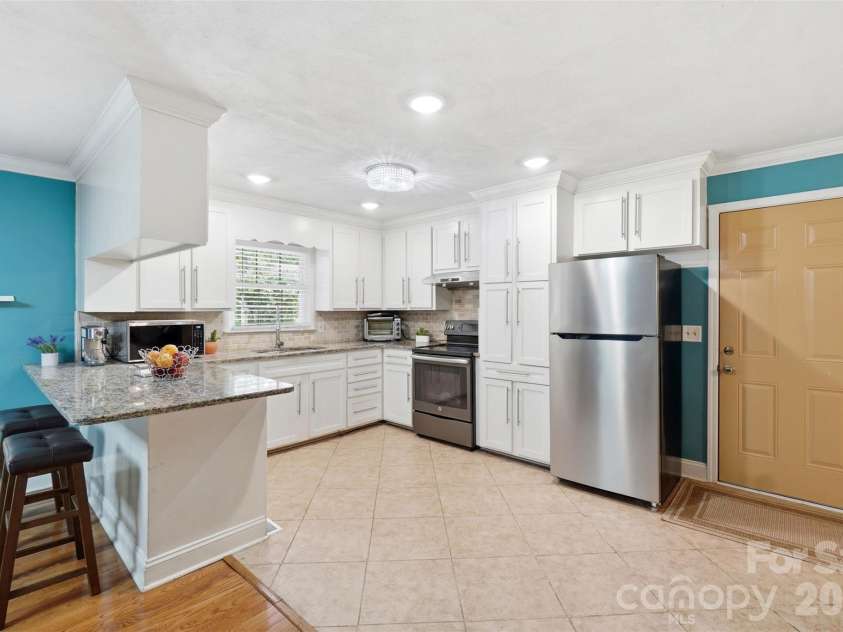 6108 Mallard Drive, Charlotte, NC 28227.  MLS# CAR4396420, YatesRealty ID 35051. 