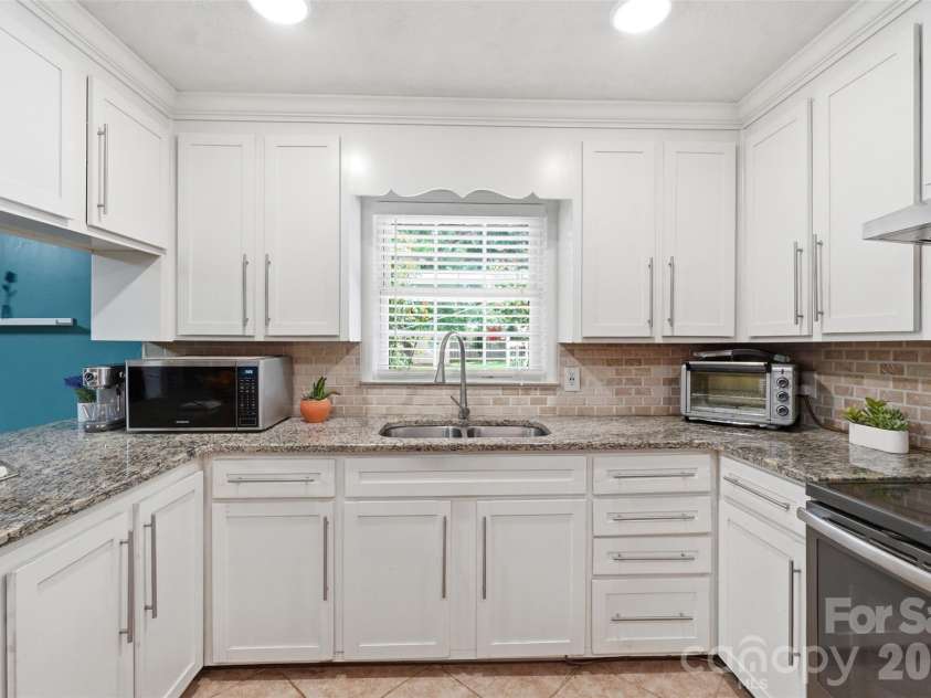 6108 Mallard Drive, Charlotte, NC 28227.  MLS# CAR4396420, YatesRealty ID 35051. 