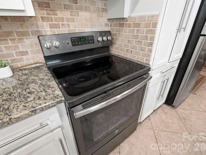 6108 Mallard Drive, Charlotte, NC 28227.  MLS# CAR4396420, YatesRealty ID 35051. 