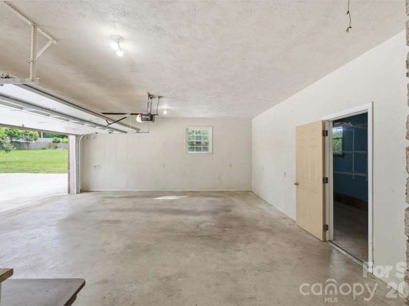 6108 Mallard Drive, Charlotte, NC 28227.  MLS# CAR4396420, YatesRealty ID 35051. 