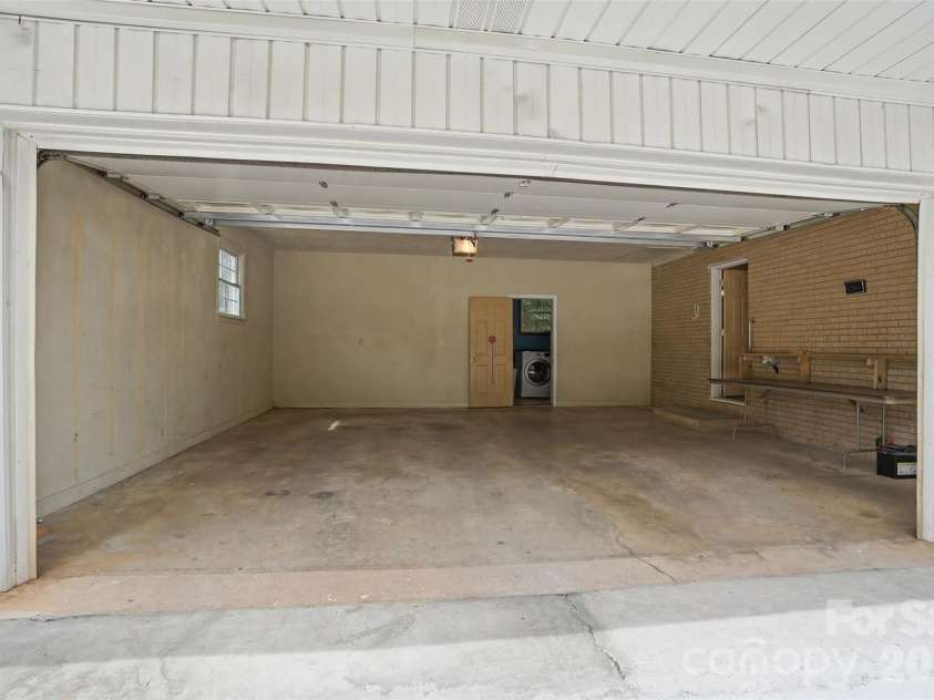 6108 Mallard Drive, Charlotte, NC 28227.  MLS# CAR4396420, YatesRealty ID 35051. 
