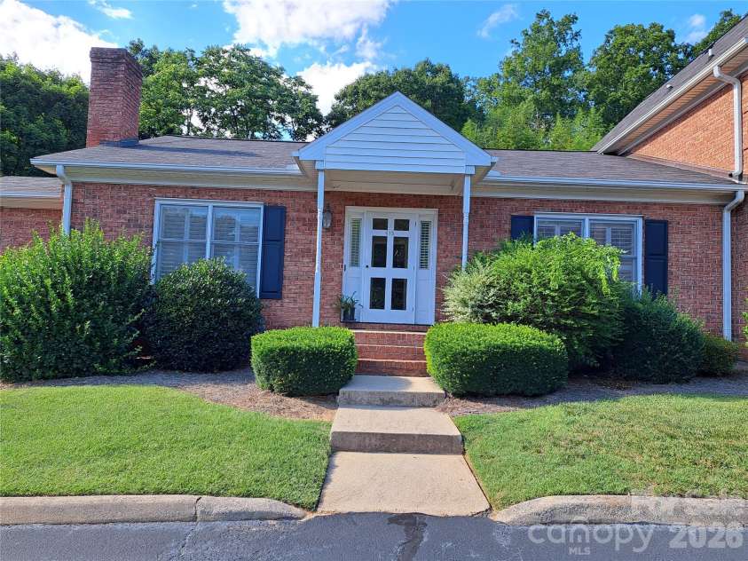 615 Hunter Oak Drive, Kannapolis, NC 28083.  MLS# CAR4398325, YatesRealty ID 35052. 