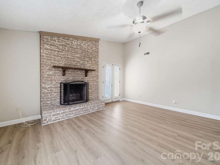 615 Hunter Oak Drive, Kannapolis, NC 28083.  MLS# CAR4398325, YatesRealty ID 35052. 