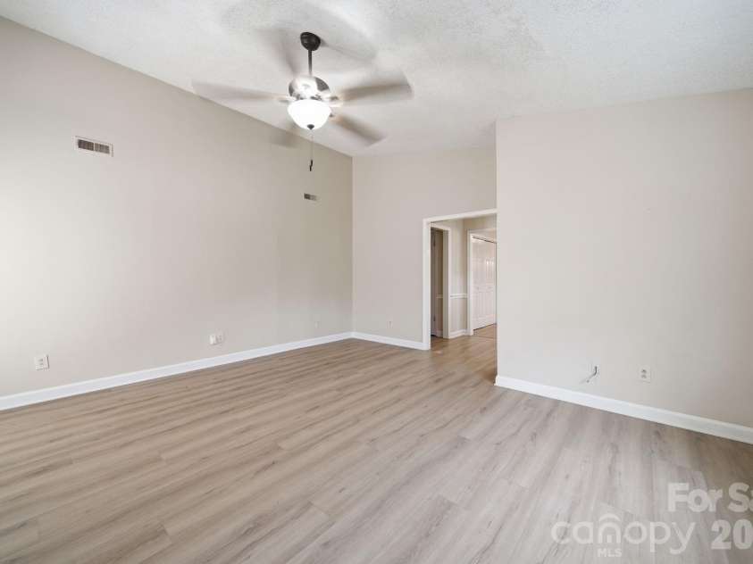 615 Hunter Oak Drive, Kannapolis, NC 28083.  MLS# CAR4398325, YatesRealty ID 35052. 