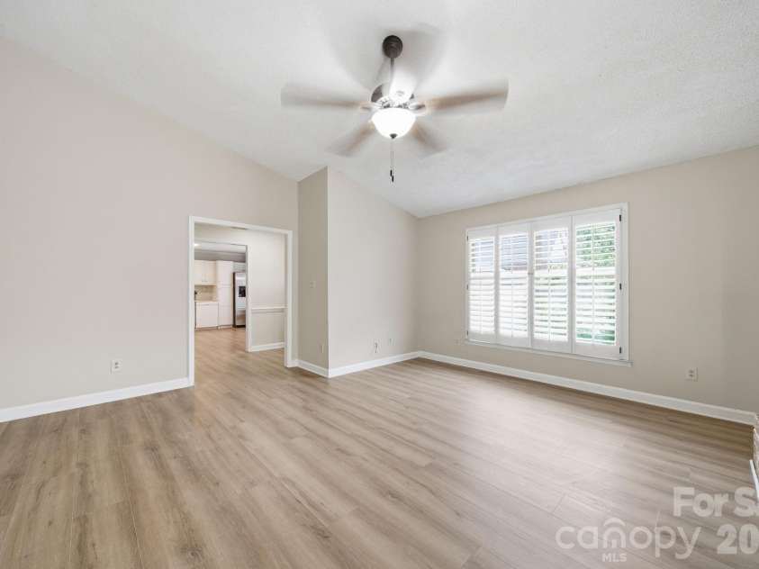 615 Hunter Oak Drive, Kannapolis, NC 28083.  MLS# CAR4398325, YatesRealty ID 35052. 