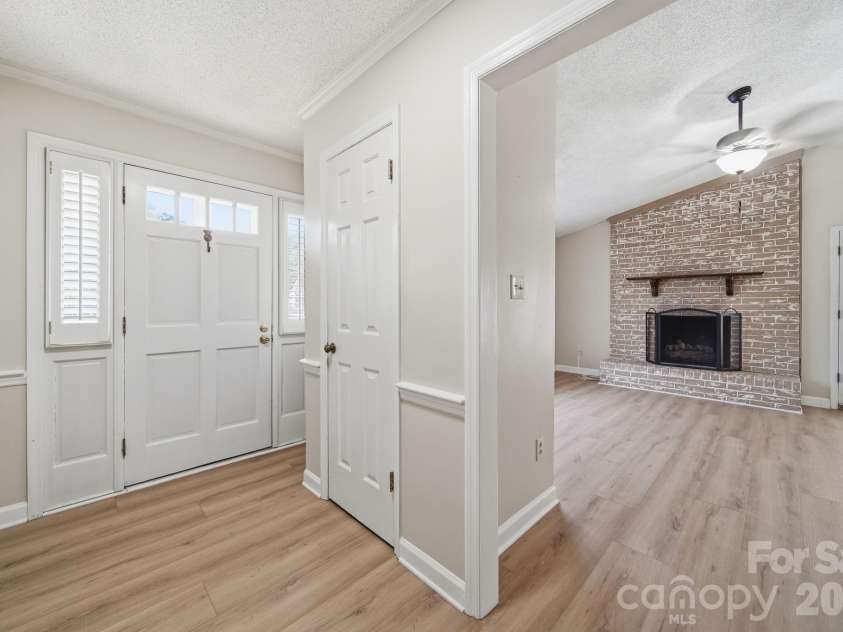 615 Hunter Oak Drive, Kannapolis, NC 28083.  MLS# CAR4398325, YatesRealty ID 35052. 