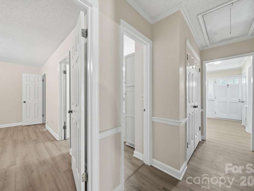615 Hunter Oak Drive, Kannapolis, NC 28083.  MLS# CAR4398325, YatesRealty ID 35052. 