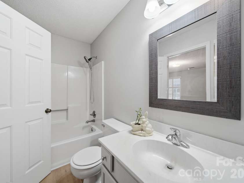 615 Hunter Oak Drive, Kannapolis, NC 28083.  MLS# CAR4398325, YatesRealty ID 35052. 